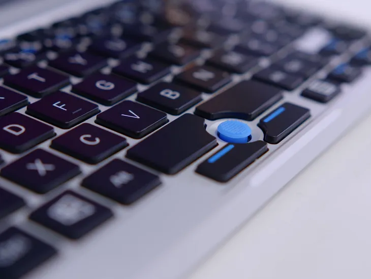 Choáng với chiếc laptop nhỏ nhất trên thế giới có thể... đút túi quần - Ảnh 8. Choáng với chiếc laptop nhỏ nhất trên thế giới có thể... đút túi quần - Ảnh 8.