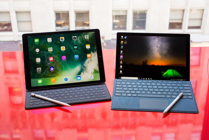 CEO Microsoft chọc ngoáy iPad của Apple - Ảnh 1. CEO Microsoft chọc ngoáy iPad của Apple - Ảnh 1.