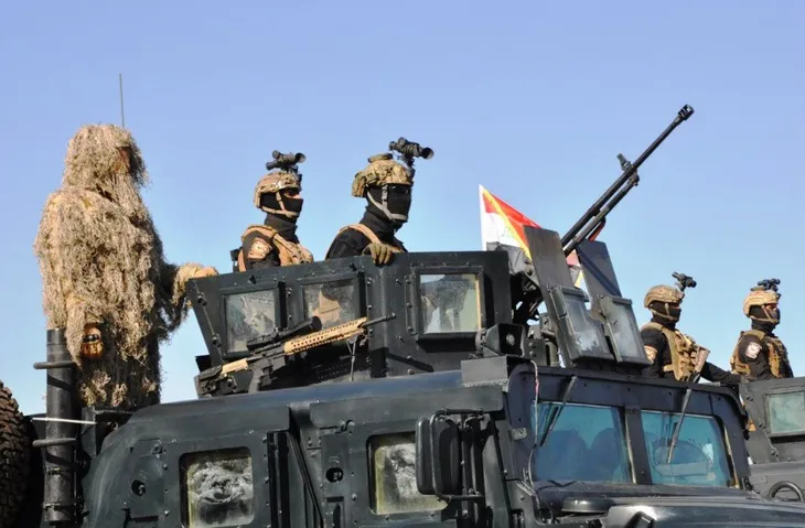 Iraq diễu binh mừng chiến thắng IS - Ảnh 3. Iraq diễu binh mừng chiến thắng IS - Ảnh 3.