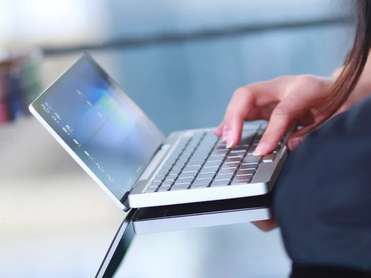 Choáng với chiếc laptop nhỏ nhất trên thế giới có thể... đút túi quần - Ảnh 10. Choáng với chiếc laptop nhỏ nhất trên thế giới có thể... đút túi quần - Ảnh 10.