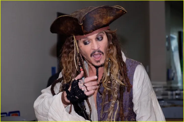 Hành động tuyệt vời của Johnny Depp cho các bệnh nhi - Ảnh 4. Hành động tuyệt vời của Johnny Depp cho các bệnh nhi - Ảnh 4.
