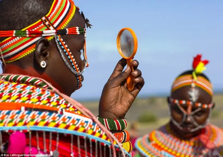 Kenya: Xin phép cha mẹ để quan hệ tình dục với con bằng cách... đeo cườm - Ảnh 1. Kenya: Xin phép cha mẹ để quan hệ tình dục với con bằng cách... đeo cườm - Ảnh 1.