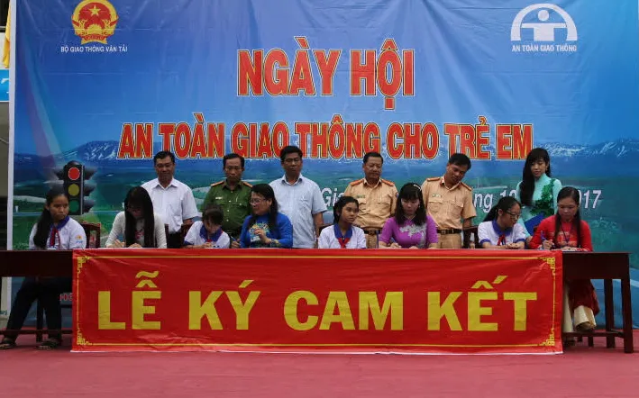 Ngày hội An toàn giao thông cho trẻ em - Ảnh 4. Ngày hội An toàn giao thông cho trẻ em - Ảnh 4.