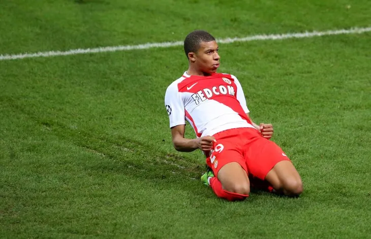 Kylian Mbappé sẽ được nhận lương khủng nếu ở lại Monaco Kylian Mbappé sẽ được nhận lương khủng nếu ở lại Monaco