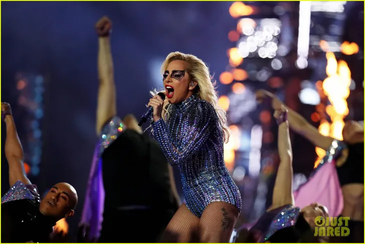 Lady Gaga phá đảo, nhận 6 đề cử Emmy 2017 - Ảnh 9. Lady Gaga phá đảo, nhận 6 đề cử Emmy 2017 - Ảnh 9.