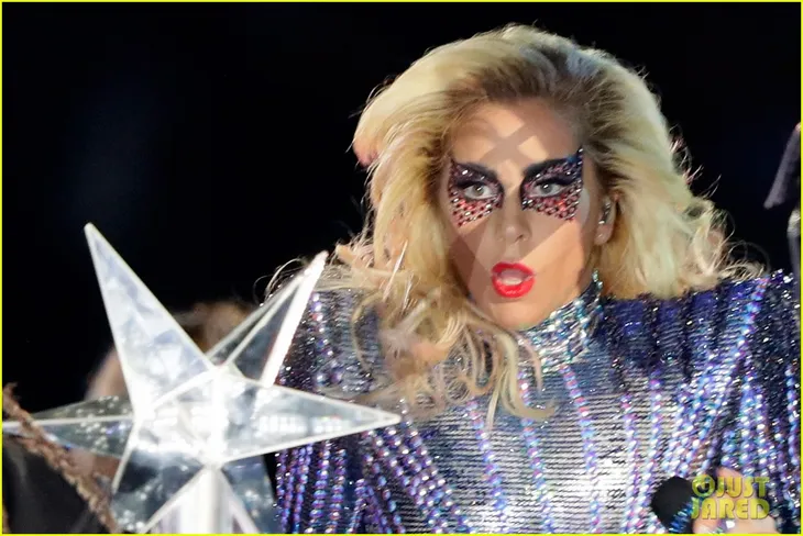 Lady Gaga phá đảo, nhận 6 đề cử Emmy 2017 - Ảnh 8. Lady Gaga phá đảo, nhận 6 đề cử Emmy 2017 - Ảnh 8.