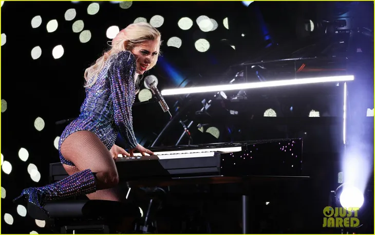 Lady Gaga phá đảo, nhận 6 đề cử Emmy 2017 - Ảnh 7. Lady Gaga phá đảo, nhận 6 đề cử Emmy 2017 - Ảnh 7.