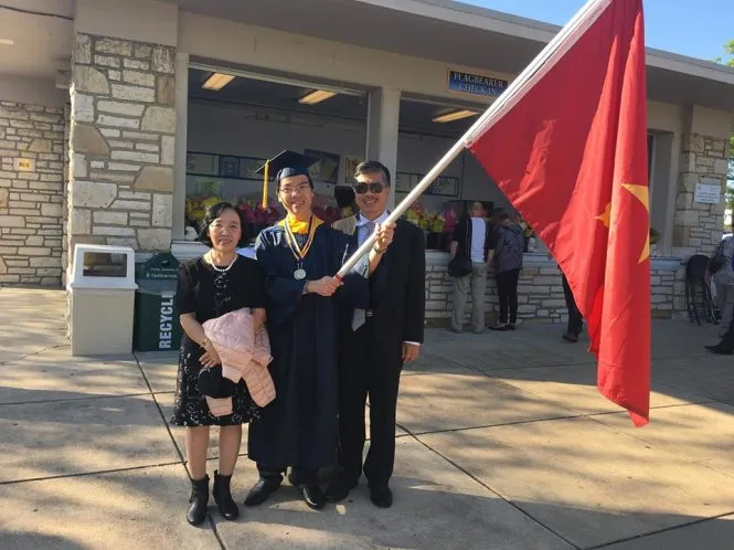 Lê Quang Liêm tốt nghiệp đại học loại xuất sắc ở Mỹ - Ảnh 1. Lê Quang Liêm tốt nghiệp đại học loại xuất sắc ở Mỹ - Ảnh 1.