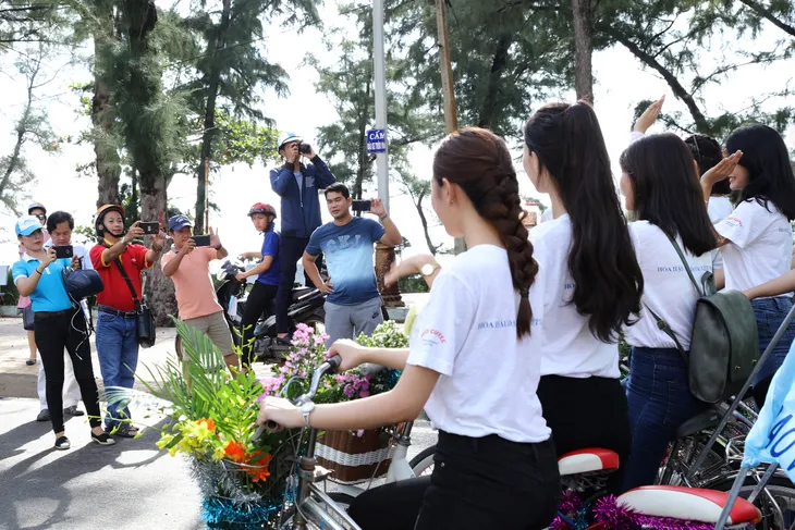 Dàn người đẹp Hoa hậu Đại dương gây náo động phố biển Phan Thiết - Ảnh 5. Dàn người đẹp Hoa hậu Đại dương gây náo động phố biển Phan Thiết - Ảnh 5.