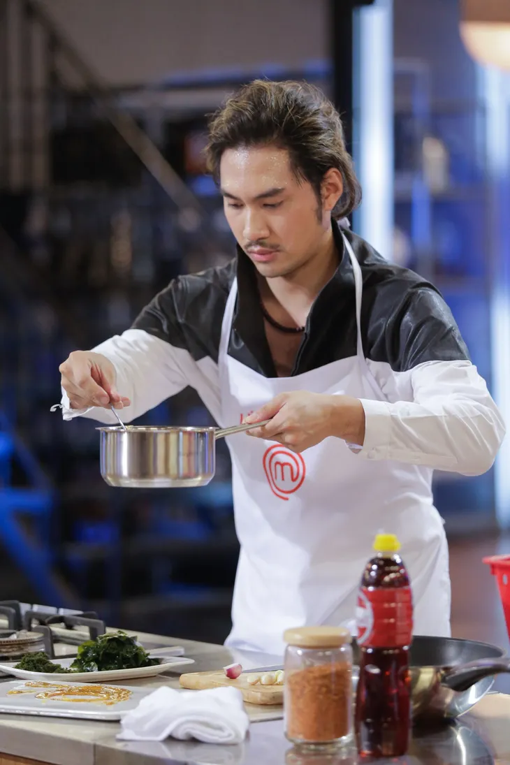 Vua đầu bếp 2017: Bất ngờ vì đề bài, Lý Quí Khánh thốt lên hai tiếng phi lý - Ảnh 2. Vua đầu bếp 2017: Bất ngờ vì đề bài, Lý Quí Khánh thốt lên hai tiếng phi lý - Ảnh 2.