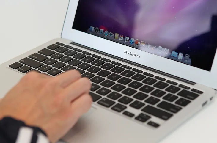 Thị trường PC toàn cầu tiếp tục suy giảm, Apple cũng phải lao đao - Ảnh 1. Thị trường PC toàn cầu tiếp tục suy giảm, Apple cũng phải lao đao - Ảnh 1.
