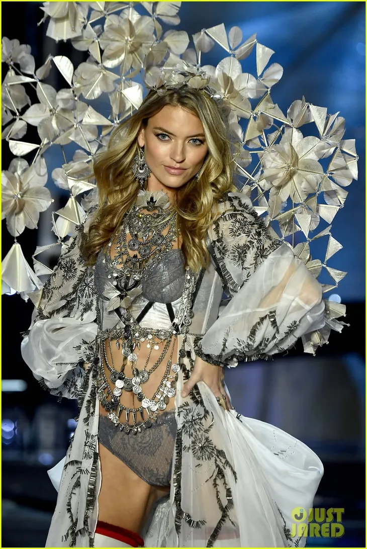 Đau mắt với độ nóng bỏng của Victorias Secret Fashion Show 2017 - Ảnh 21. Đau mắt với độ nóng bỏng của Victorias Secret Fashion Show 2017 - Ảnh 21.