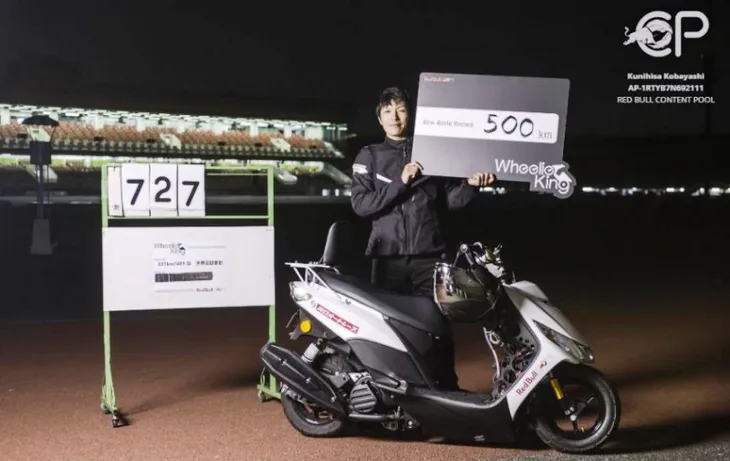 Kỷ lục đi xe 500km trong 13 giờ chỉ bằng... bánh sau - Ảnh 2. Kỷ lục đi xe 500km trong 13 giờ chỉ bằng... bánh sau - Ảnh 2.