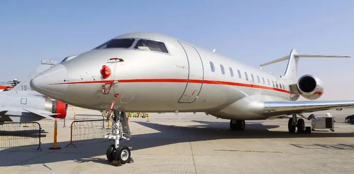 Choáng ngợp với máy bay dát kim cương tại Triển lãm hàng không Dubai - Ảnh 1. Choáng ngợp với máy bay dát kim cương tại Triển lãm hàng không Dubai - Ảnh 1.