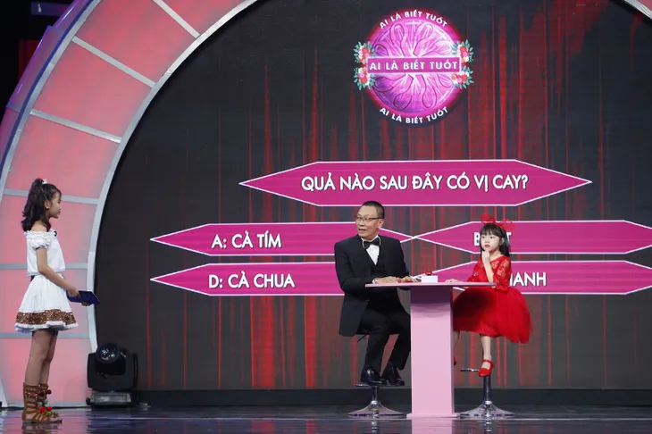 Mặt trời bé con: Cô bé 7 tuổi được nhà báo Lại Văn Sâm khen là biết tuốt - Ảnh 4. Mặt trời bé con: Cô bé 7 tuổi được nhà báo Lại Văn Sâm khen là biết tuốt - Ảnh 4.