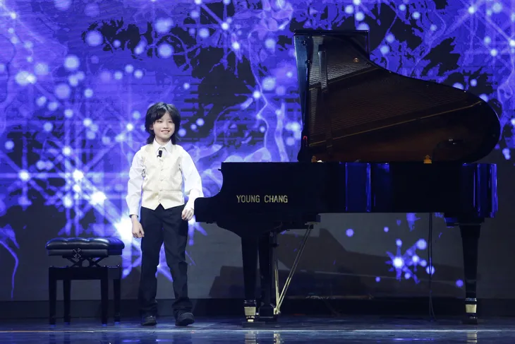 Mặt trời bé con: Học piano một năm, thần đồng 8 tuổi đã phá vỡ kỷ lục thế giới - Ảnh 6. Mặt trời bé con: Học piano một năm, thần đồng 8 tuổi đã phá vỡ kỷ lục thế giới - Ảnh 6.