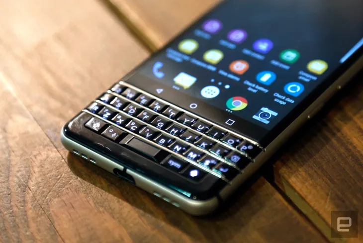 BlackBerry cũng đua đòi làm điện thoại chống nước - Ảnh 2. BlackBerry cũng đua đòi làm điện thoại chống nước - Ảnh 2.