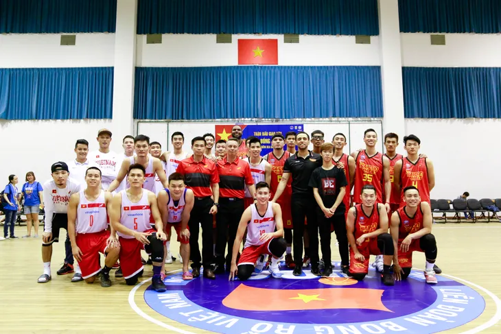 ĐT bóng rổ Việt Nam thi đấu giao hữu với Saigon Heat, chuẩn bị cho SEA Games 29 - Ảnh 4. ĐT bóng rổ Việt Nam thi đấu giao hữu với Saigon Heat, chuẩn bị cho SEA Games 29 - Ảnh 4.