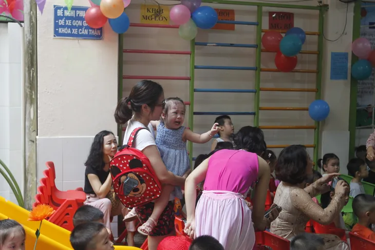 Đủ cung bậc cảm xúc trong ngày tựu trường năm học mới 2017-2018 - Ảnh 9. Đủ cung bậc cảm xúc trong ngày tựu trường năm học mới 2017-2018 - Ảnh 9.