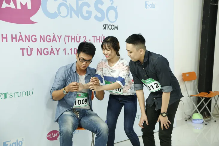 Nô nức buổi casting phim hài sitcom Tám công sở - Ảnh 6. Nô nức buổi casting phim hài sitcom Tám công sở - Ảnh 6.