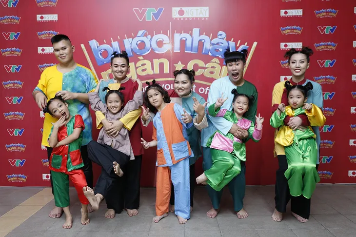 Hồng Vân - Việt Hương tranh nhau con rể tương lai - Ảnh 2. Hồng Vân - Việt Hương tranh nhau con rể tương lai - Ảnh 2.