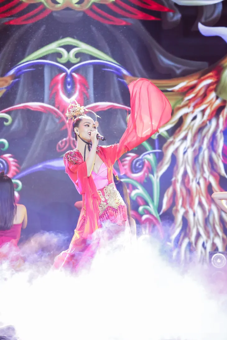 Sao đại chiến: Hát hit Túy âm, Ái Phương bị chê giọng mờ nhạt - Ảnh 2. Sao đại chiến: Hát hit Túy âm, Ái Phương bị chê giọng mờ nhạt - Ảnh 2.