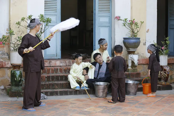 Bố ơi! Mình đi đâu thế?: Bố con Hồng Phúc làm phú hộ, tất cả còn lại đều thành... sen - Ảnh 6. Bố ơi! Mình đi đâu thế?: Bố con Hồng Phúc làm phú hộ, tất cả còn lại đều thành... sen - Ảnh 6.