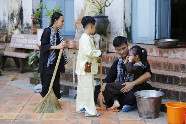 Bố ơi! Mình đi đâu thế?: Bố con Hồng Phúc làm phú hộ, tất cả còn lại đều thành... sen - Ảnh 5. Bố ơi! Mình đi đâu thế?: Bố con Hồng Phúc làm phú hộ, tất cả còn lại đều thành... sen - Ảnh 5.