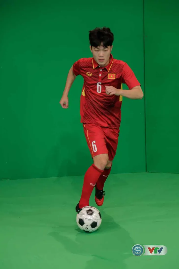 Xuân Trường, Công Phượng, Văn Thanh phô diễn kỹ thuật tại trường quay của VTV - Ảnh 3. Xuân Trường, Công Phượng, Văn Thanh phô diễn kỹ thuật tại trường quay của VTV - Ảnh 3.