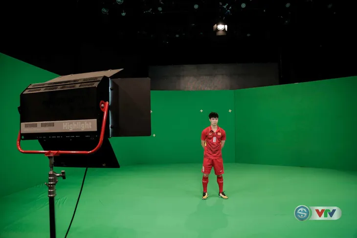 Xuân Trường, Công Phượng, Văn Thanh phô diễn kỹ thuật tại trường quay của VTV - Ảnh 5. Xuân Trường, Công Phượng, Văn Thanh phô diễn kỹ thuật tại trường quay của VTV - Ảnh 5.