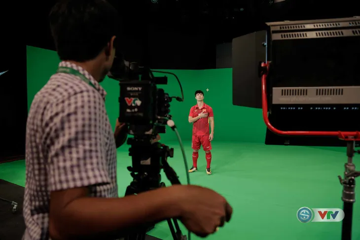 Xuân Trường, Công Phượng, Văn Thanh phô diễn kỹ thuật tại trường quay của VTV - Ảnh 6. Xuân Trường, Công Phượng, Văn Thanh phô diễn kỹ thuật tại trường quay của VTV - Ảnh 6.