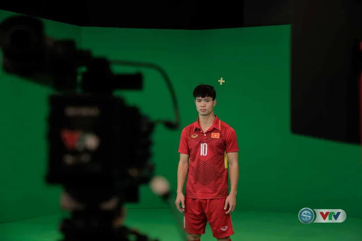 Xuân Trường, Công Phượng, Văn Thanh phô diễn kỹ thuật tại trường quay của VTV - Ảnh 7. Xuân Trường, Công Phượng, Văn Thanh phô diễn kỹ thuật tại trường quay của VTV - Ảnh 7.