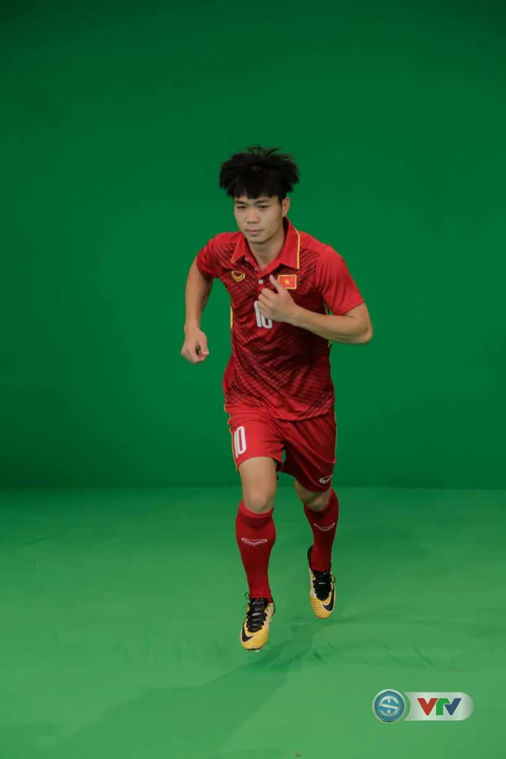 Xuân Trường, Công Phượng, Văn Thanh phô diễn kỹ thuật tại trường quay của VTV - Ảnh 8. Xuân Trường, Công Phượng, Văn Thanh phô diễn kỹ thuật tại trường quay của VTV - Ảnh 8.