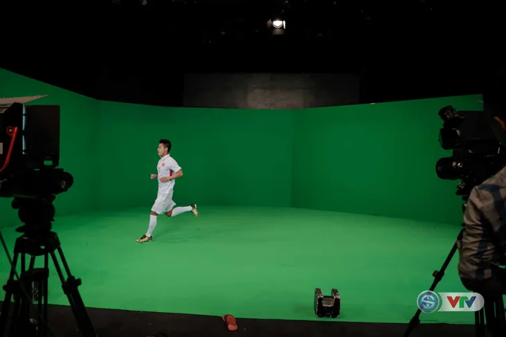 Xuân Trường, Công Phượng, Văn Thanh phô diễn kỹ thuật tại trường quay của VTV - Ảnh 11. Xuân Trường, Công Phượng, Văn Thanh phô diễn kỹ thuật tại trường quay của VTV - Ảnh 11.