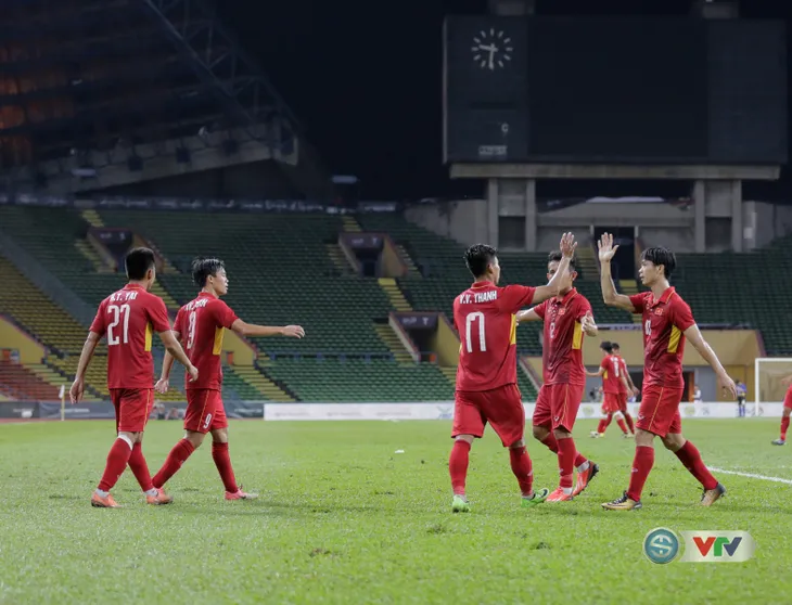 ẢNH: Những khoảnh khắc trong chiến thắng 4 sao của U22 Việt Nam trước U22 Philippines - Ảnh 17. ẢNH: Những khoảnh khắc trong chiến thắng 4 sao của U22 Việt Nam trước U22 Philippines - Ảnh 17.