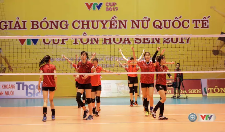VTV Cup Tôn Hoa Sen 2017: ĐT bóng chuyền nữ Việt Nam tập buổi đầu tiên tại Hải Dương - Ảnh 10. VTV Cup Tôn Hoa Sen 2017: ĐT bóng chuyền nữ Việt Nam tập buổi đầu tiên tại Hải Dương - Ảnh 10.