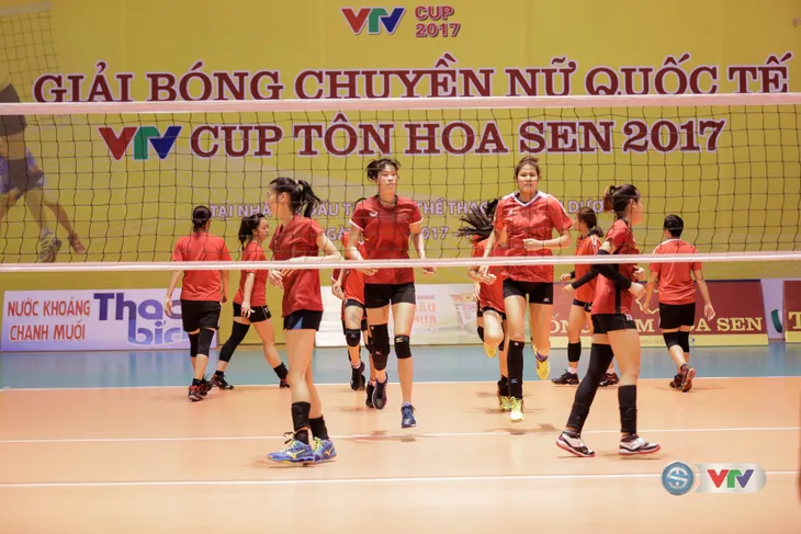VTV Cup Tôn Hoa Sen 2017: ĐT bóng chuyền nữ Việt Nam tập buổi đầu tiên tại Hải Dương - Ảnh 1. VTV Cup Tôn Hoa Sen 2017: ĐT bóng chuyền nữ Việt Nam tập buổi đầu tiên tại Hải Dương - Ảnh 1.