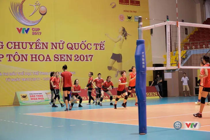 VTV Cup Tôn Hoa Sen 2017: ĐT bóng chuyền nữ Việt Nam tập buổi đầu tiên tại Hải Dương - Ảnh 3. VTV Cup Tôn Hoa Sen 2017: ĐT bóng chuyền nữ Việt Nam tập buổi đầu tiên tại Hải Dương - Ảnh 3.