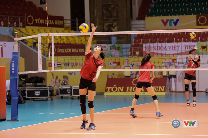 VTV Cup Tôn Hoa Sen 2017: ĐT bóng chuyền nữ Việt Nam tập buổi đầu tiên tại Hải Dương - Ảnh 8. VTV Cup Tôn Hoa Sen 2017: ĐT bóng chuyền nữ Việt Nam tập buổi đầu tiên tại Hải Dương - Ảnh 8.