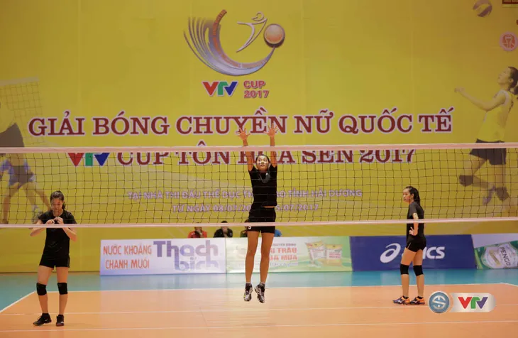 VTV Cup Tôn Hoa Sen 2017: ĐT trẻ Việt Nam tích cực tập luyện, sẵn sàng cho trận đấu ra quân - Ảnh 2. VTV Cup Tôn Hoa Sen 2017: ĐT trẻ Việt Nam tích cực tập luyện, sẵn sàng cho trận đấu ra quân - Ảnh 2.