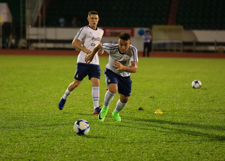 CHÙM ẢNH: ĐT U20 Argentina tập làm quen sân Thống Nhất - Ảnh 11. CHÙM ẢNH: ĐT U20 Argentina tập làm quen sân Thống Nhất - Ảnh 11.