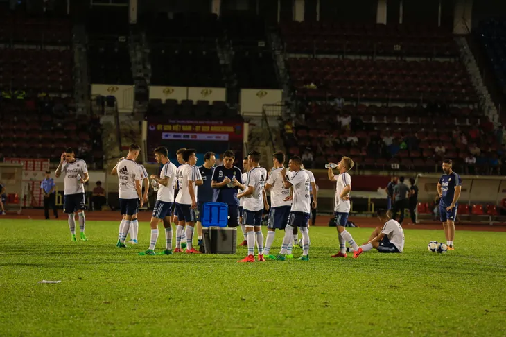 CHÙM ẢNH: ĐT U20 Argentina tập làm quen sân Thống Nhất - Ảnh 1. CHÙM ẢNH: ĐT U20 Argentina tập làm quen sân Thống Nhất - Ảnh 1.