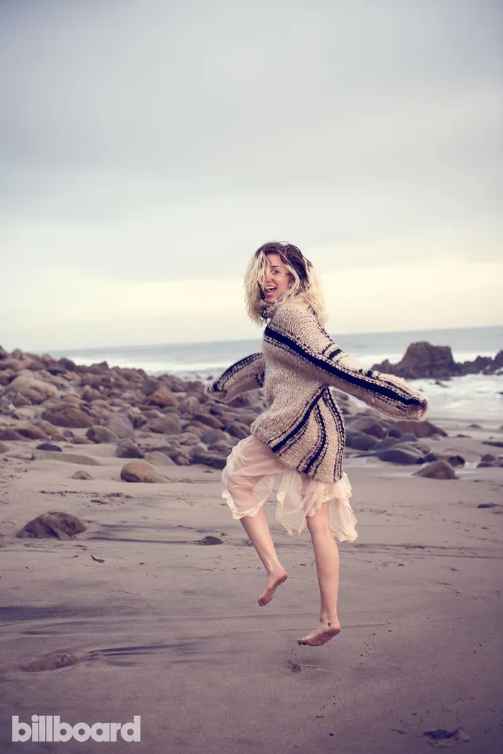 Choáng váng với hình ảnh ngọt ngào của Miley Cyrus - Ảnh 5. Choáng váng với hình ảnh ngọt ngào của Miley Cyrus - Ảnh 5.