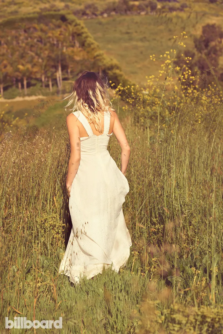 Choáng váng với hình ảnh ngọt ngào của Miley Cyrus - Ảnh 7. Choáng váng với hình ảnh ngọt ngào của Miley Cyrus - Ảnh 7.