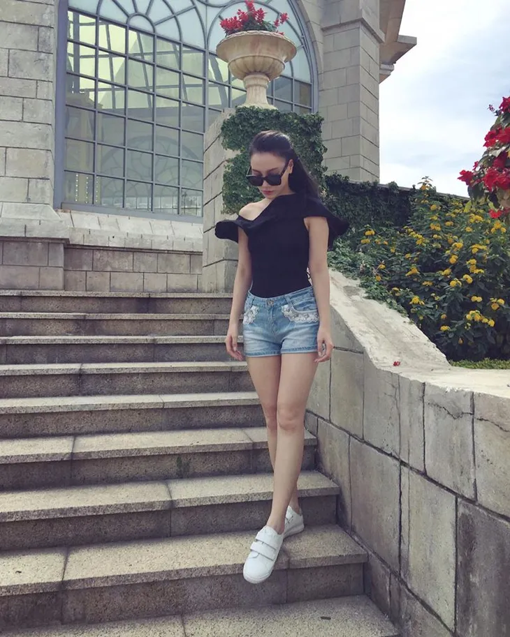 Tăm tia tủ đồ thời trang mùa hè của MC Minh Hà - Ảnh 6. Tăm tia tủ đồ thời trang mùa hè của MC Minh Hà - Ảnh 6.
