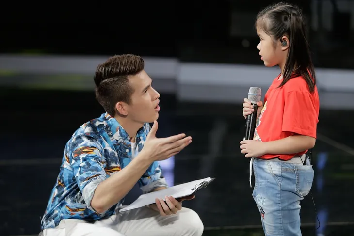 Quốc Thiên nhiệt tình hướng dẫn thí sinh Vietnam Idol Kids - Ảnh 2. Quốc Thiên nhiệt tình hướng dẫn thí sinh Vietnam Idol Kids - Ảnh 2.