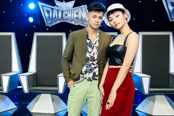 Sao đại chiến: Sau hai tuần khen nức nở, Dương Cầm buộc phải... chê Slim V - Ảnh 2. Sao đại chiến: Sau hai tuần khen nức nở, Dương Cầm buộc phải... chê Slim V - Ảnh 2.
