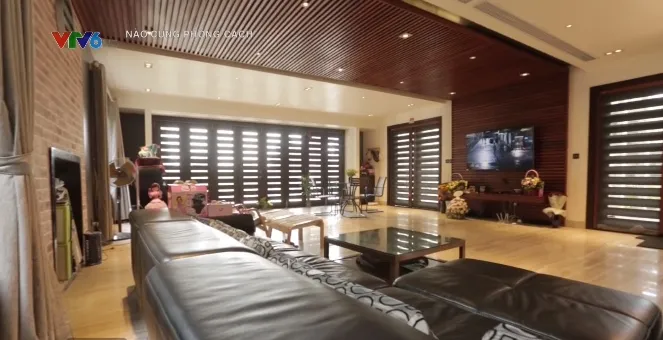Em gái ca sĩ Mỹ Linh gây bất ngờ với gu thời trang sành điệu - Ảnh 4. Em gái ca sĩ Mỹ Linh gây bất ngờ với gu thời trang sành điệu - Ảnh 4.