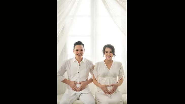 Hồ Hạnh Nhi chụp ảnh kỷ niệm trước khi vỡ chum - Ảnh 1. Hồ Hạnh Nhi chụp ảnh kỷ niệm trước khi vỡ chum - Ảnh 1.