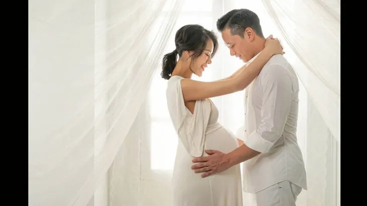 Hồ Hạnh Nhi chụp ảnh kỷ niệm trước khi vỡ chum - Ảnh 2. Hồ Hạnh Nhi chụp ảnh kỷ niệm trước khi vỡ chum - Ảnh 2.